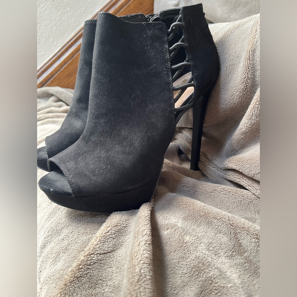 Heels - Picture 5 of 6
